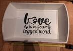 Dienblad wit met tekst 'Love is a four legged word', Ophalen of Verzenden, Gebruikt, Rechthoekig, Hout