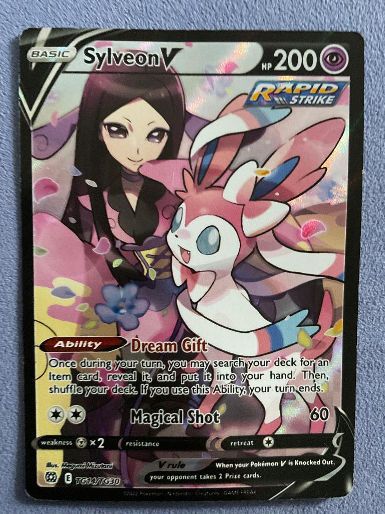 Pokemon kaart Sylveon V tg 14, Ophalen of Verzenden, Gebruikt