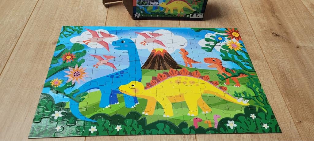 Dinosaurus puzzel glow in dark compleet, Ophalen, Meer dan 50 stukjes, Gebruikt, 6 jaar of ouder