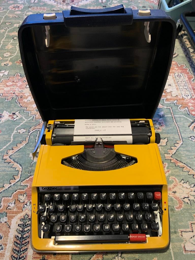 Typemachine geel Brother Deluxe 850tr, Diversen, Typemachines, Ophalen of Verzenden, Gebruikt