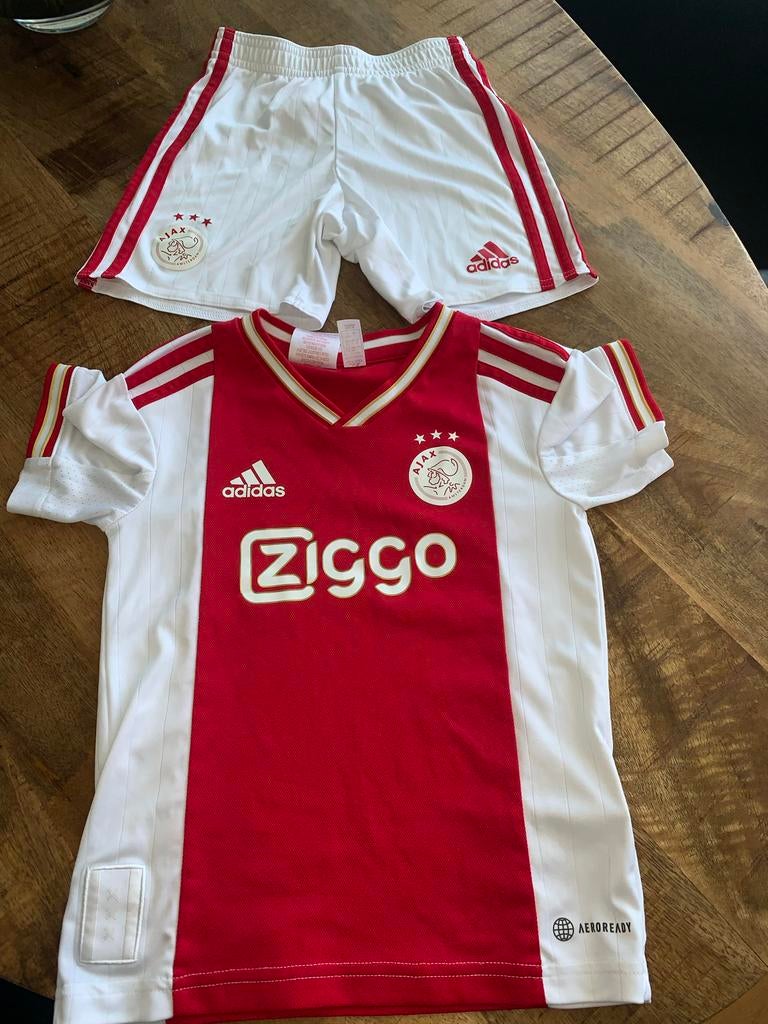Ajax Thuisshirt en Broekje Set - Maat 116 (5-6 jaar), Kinderen en Baby's, Kinderkleding | Maat 116, Ophalen of Verzenden, Zo goed als nieuw