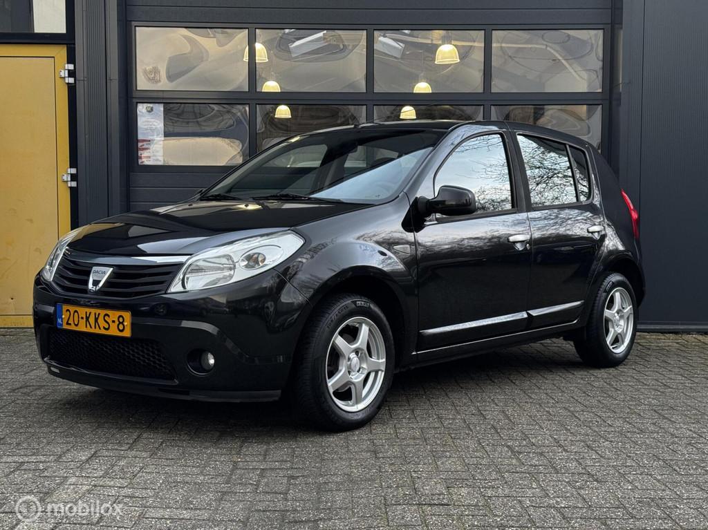 Dacia Sandero 1.2 Lauréate | Airco | trekhaak, Voorwielaandrijving, Gebruikt, 31 €/maand, Zwart