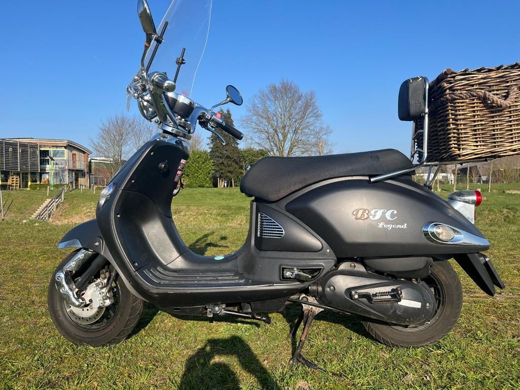 Mooie BTC Legend (2018) incl. 2 Helmen, Windscherm & Mand, Gebruikt, Benzine, Ophalen, Overige merken
