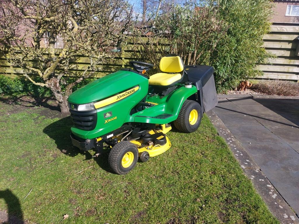 John Deere x300r met opvangbak, Ophalen, Zo goed als nieuw