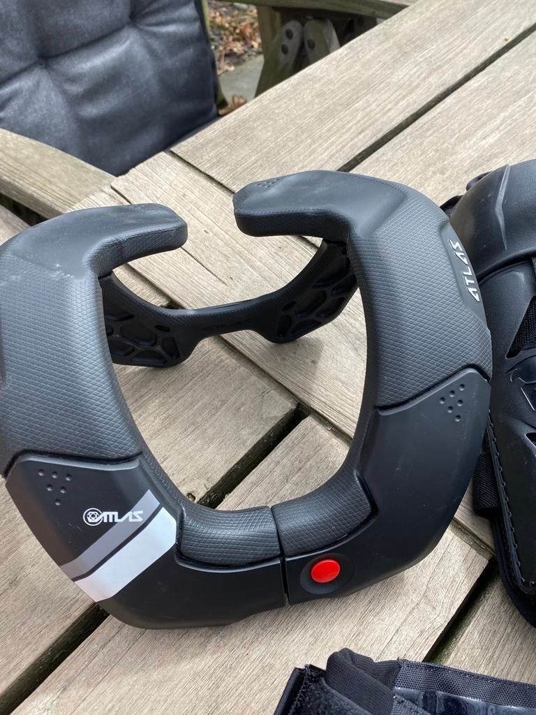 Nekbrace | Nekbeschermer motorcross / Atlas, Ophalen of Verzenden, Tweedehands