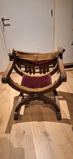 Antieke Savonarola stoel met lelie en fluweel, Ophalen