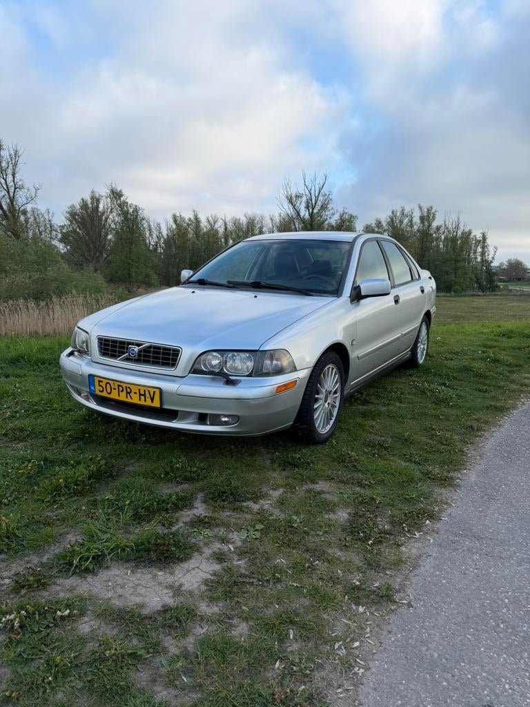 Volvo S40 1.8 2004 Grijs Trekhaak stoelverwarming met werk!, Zwart, 4 cilinders, Stoelverwarming, 122 pk