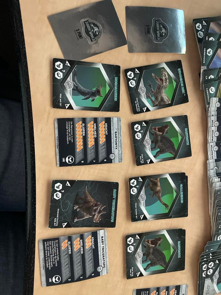 Panini Jurassic World verzamelkaarten en speelkaarten, Ophalen of Verzenden, Gebruikt, Meerdere kaarten