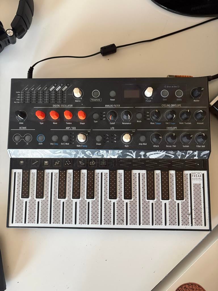 Arturia MicroFreak Synthesizer, Muziek en Instrumenten, Synthesizers, Gebruikt, Overige aantallen, Met midi-aansluiting, Ophalen