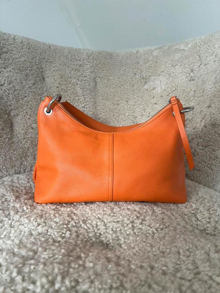 & Other Stories leren hand/schoudertas. Oranje., Sieraden, Tassen en Uiterlijk, Tassen | Schoudertassen, Zo goed als nieuw, Overige merken
