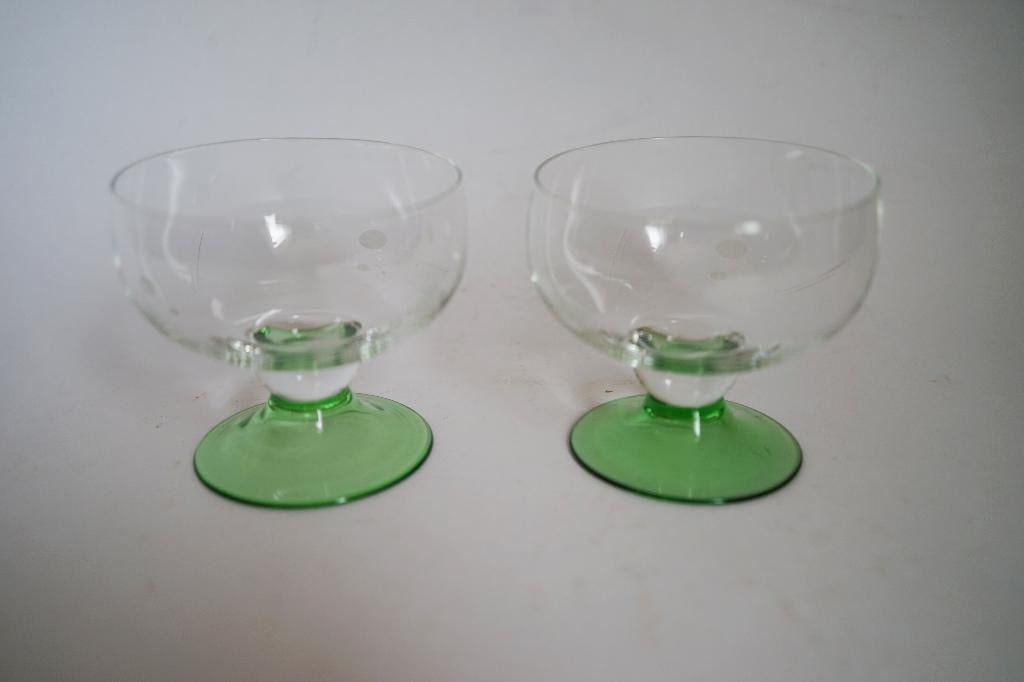 Geslepen olijf 2x dessert glas sorbet amuse coupe groen., Ophalen of Verzenden