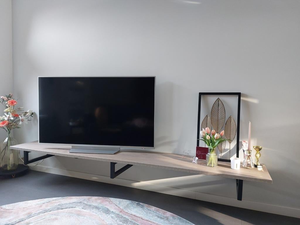 Tv meubel 240x30 cm houtkleur met zwarte metalen steunen, Huis en Inrichting, Kasten | Televisiemeubels, Modern, Industrieel, Zo goed als nieuw