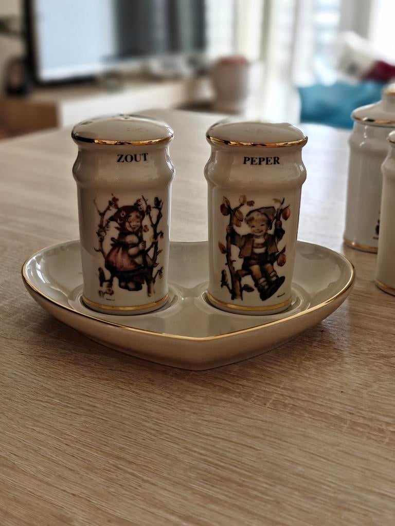 Prachtige M.I. Hummel kruidenpotjes - ARS AG met goudrand, Verzamelen, Ophalen of Verzenden, Zo goed als nieuw, Porselein, Kop en/of schotel