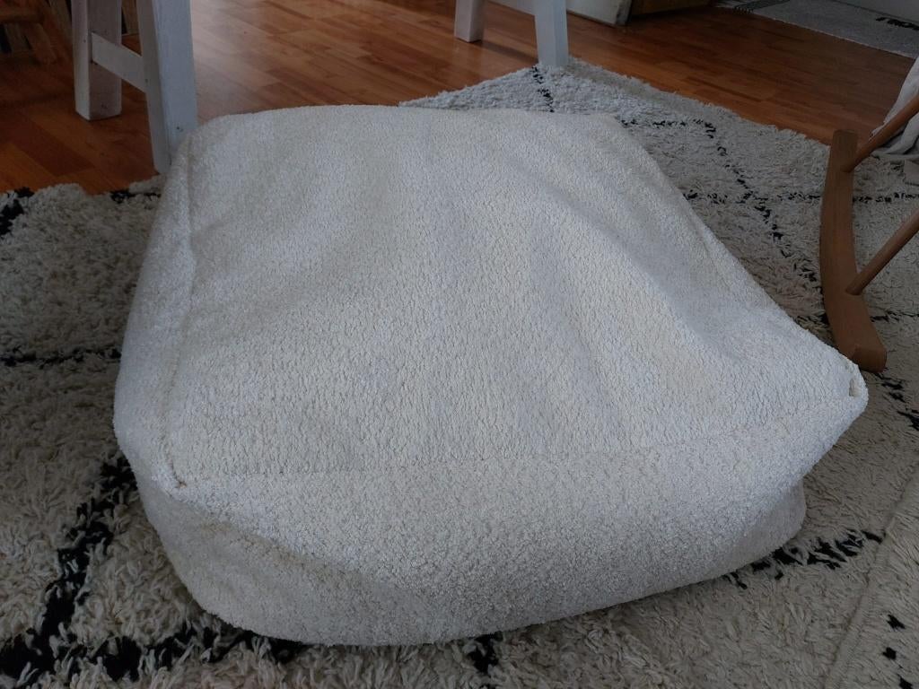 Witte poef, Ophalen, Zo goed als nieuw, Teddystof poef, Stof