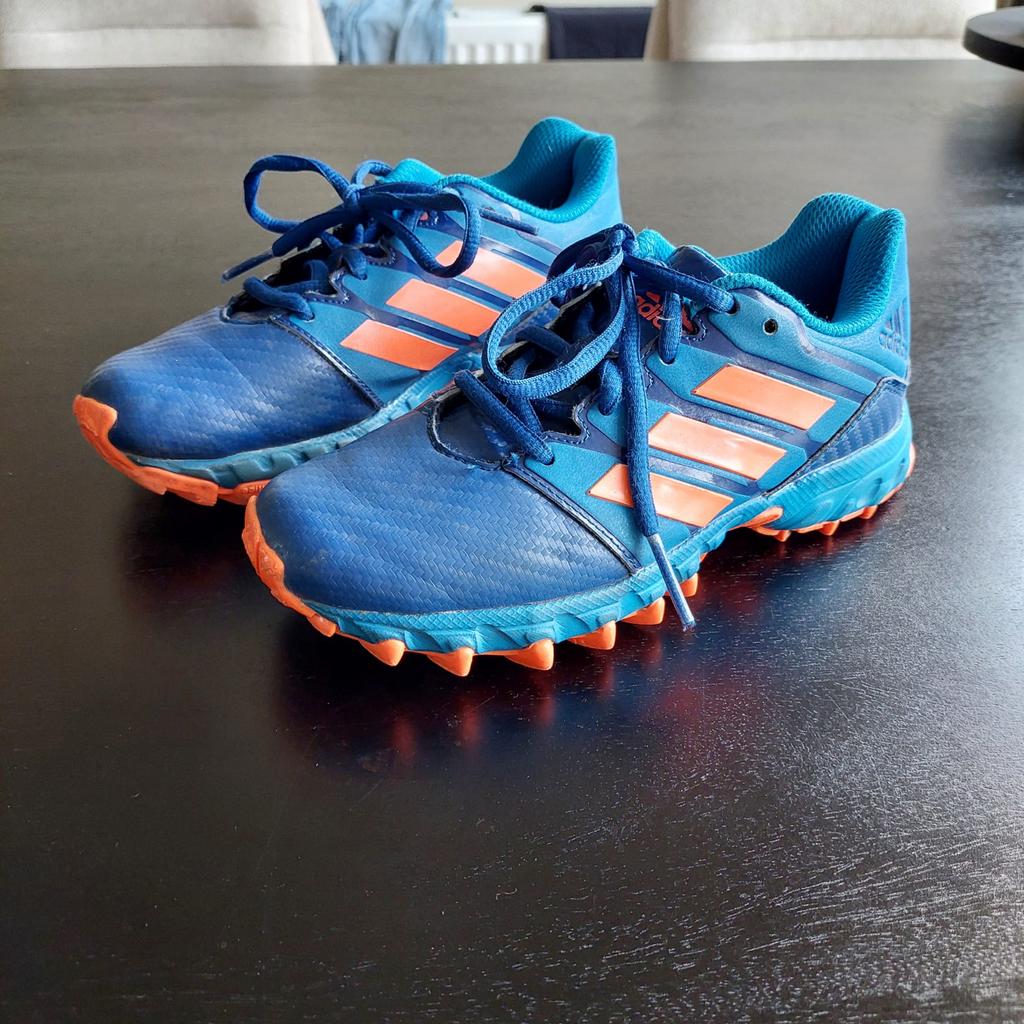 Adidas Korfbal / hockeyschoenen maat 33, Ophalen of Verzenden, Gebruikt, Schoenen