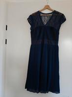 UK Eucalyptus Jurk Blauw met Kant en Plissé Rok Maat M, Blauw, Ophalen of Verzenden, Knielengte, Gedragen