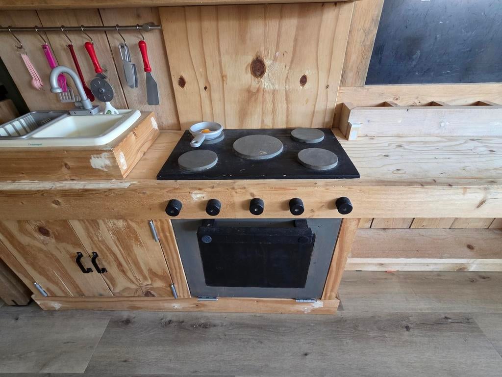 Grote steigerhouten kinderkeuken met magneetbord en wasbak, Ophalen