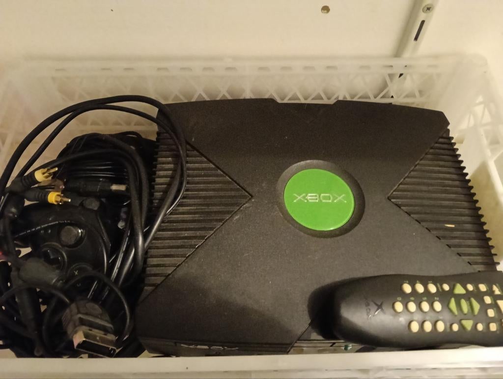 Xbox, Spelcomputers en Games, Spelcomputers | Xbox Original, Ophalen of Verzenden, Zo goed als nieuw, Met 2 controllers