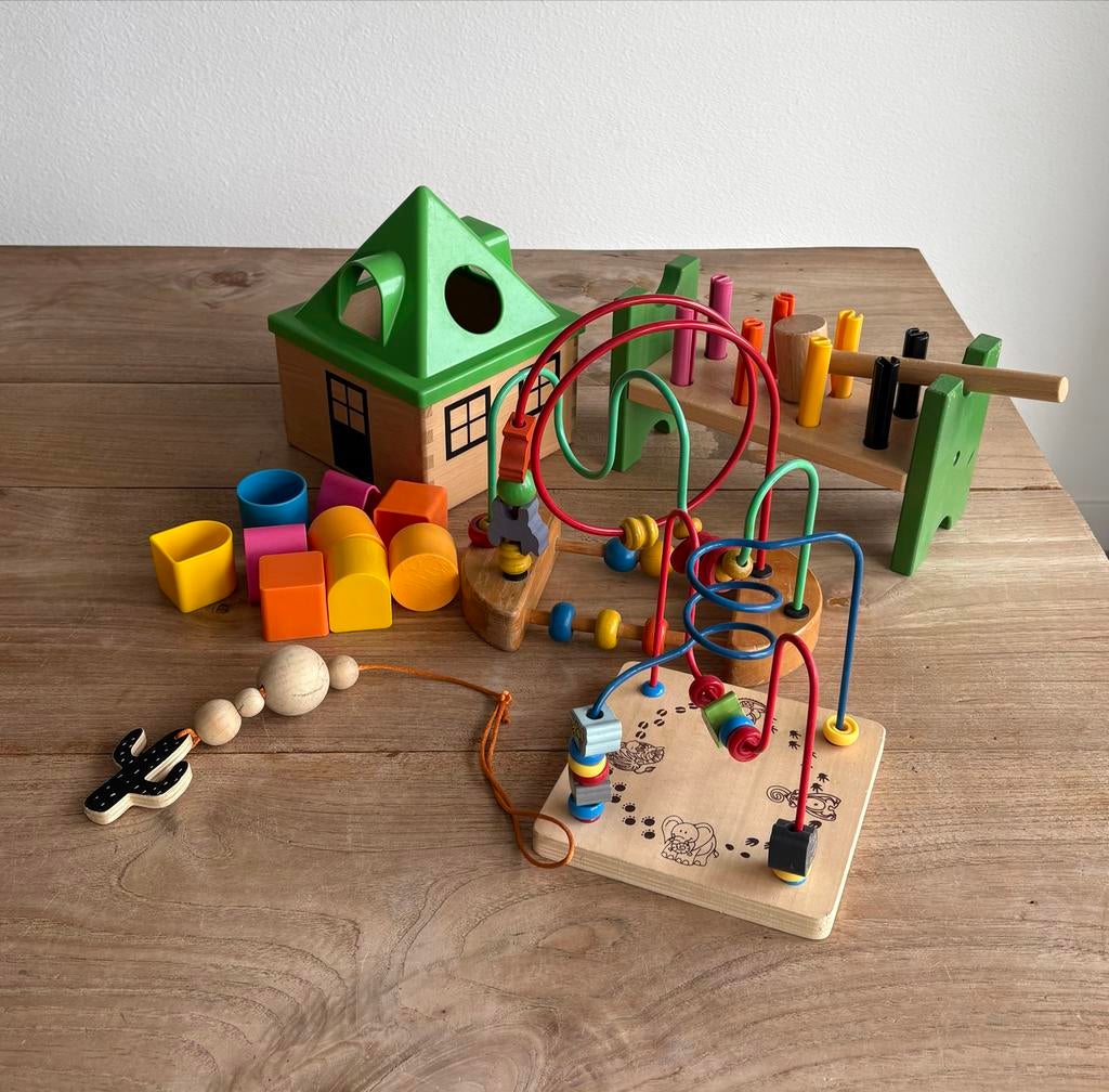Houten speelgoed set: vormenstoof, hamertje tik, kralenspira, Kinderen en Baby's, Speelgoed | Houten speelgoed, Ophalen of Verzenden