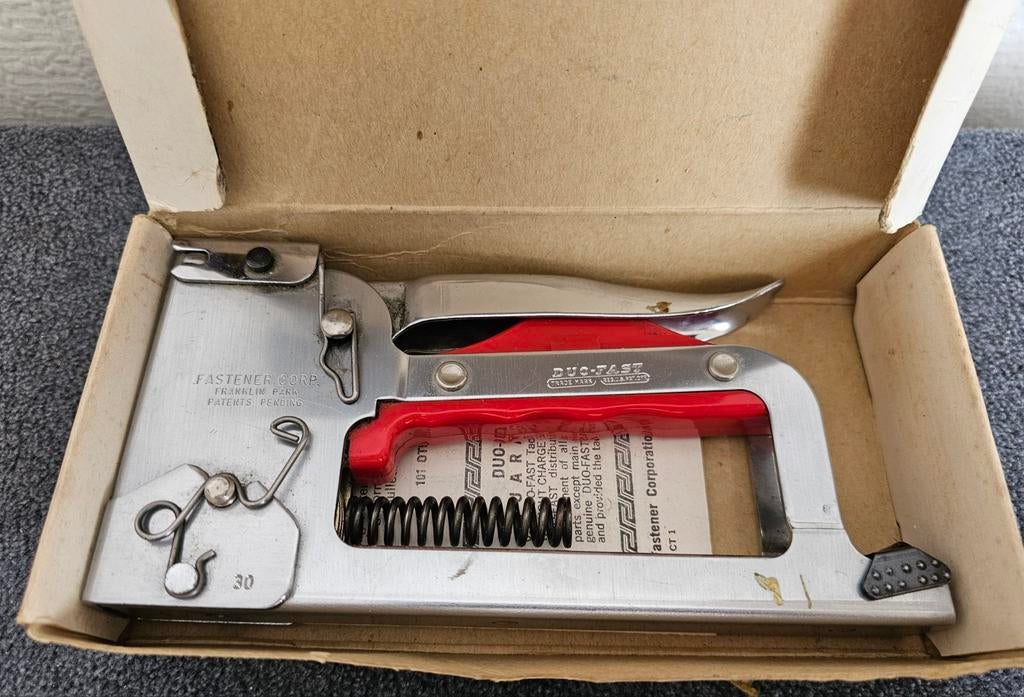 Vintage Duo-Fast Gun Tacker CT830 met nietjes, Doe-het-zelf en Verbouw, Gereedschap | Handgereedschap, Gebruikt, Ophalen of Verzenden