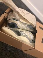 Adidas Yeezy Boost 700 V3 Salt maat 41 1/3, Ophalen, Nieuw, Wit