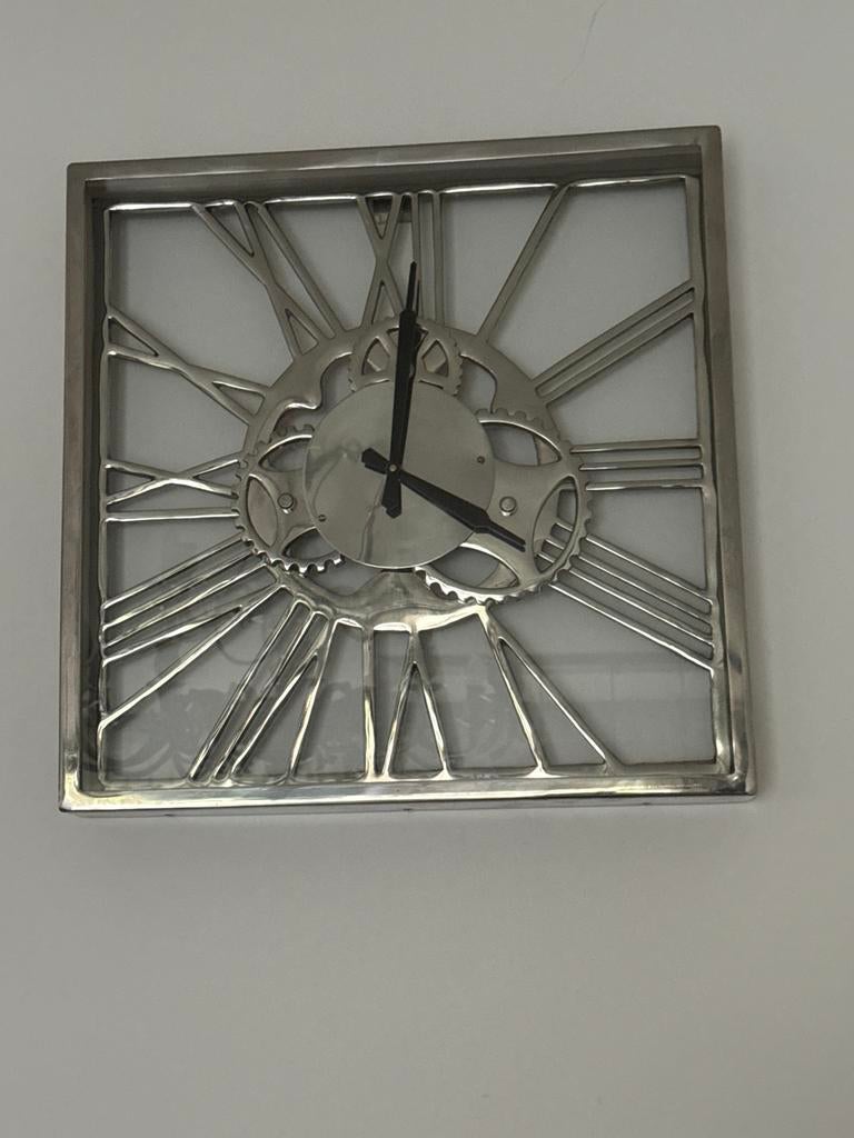 Vierkante wandklok met Romeinse cijfers, Huis en Inrichting, Woonaccessoires | Klokken, Ophalen, Gebruikt, Analoog, Wandklok