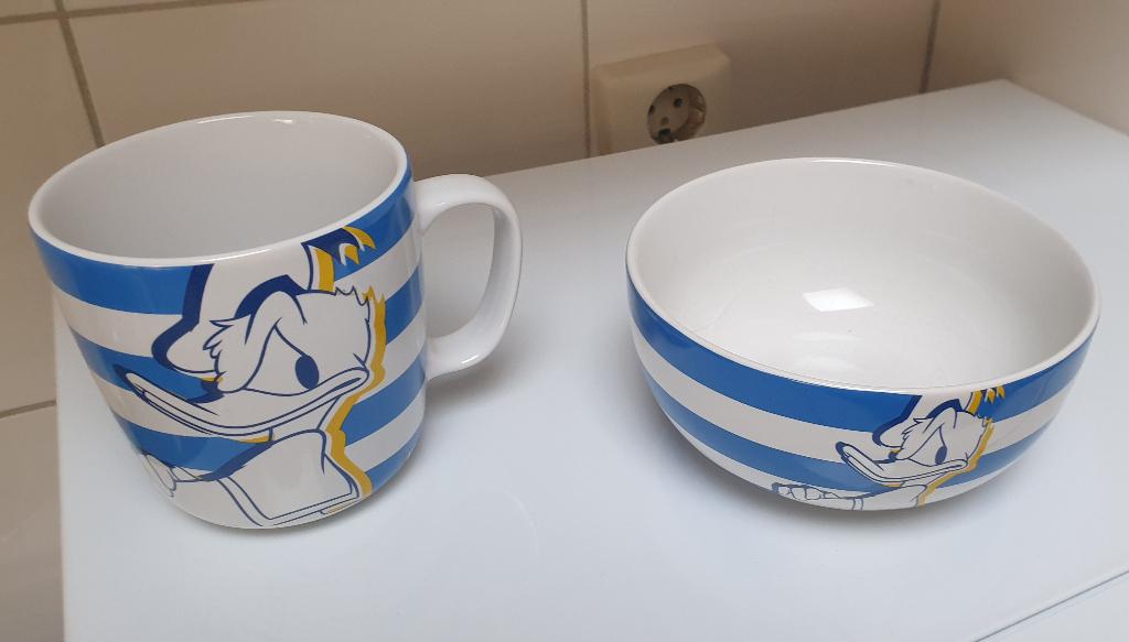 Donald Duck drinkmok en schaaltje., Ophalen of Verzenden, Donald Duck, Zo goed als nieuw, Beeldje of Figuurtje