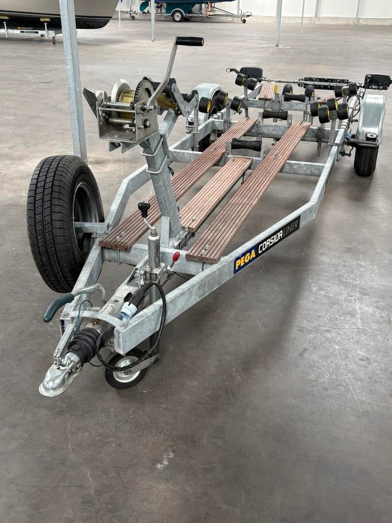 Pega 1150kg  trailer voor sloepen met bun., Ophalen, Gebruikt, Minder dan 6 meter, Met rollen