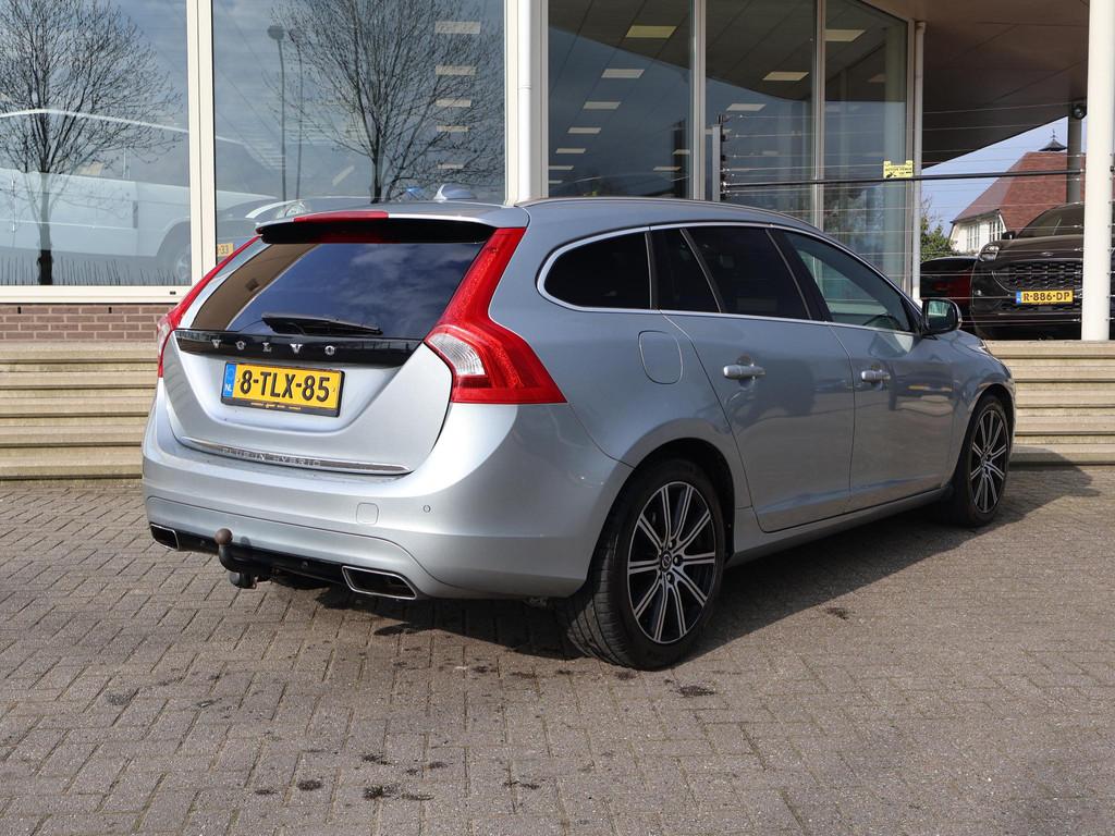 Volvo V60 2.4 D6 AWD 285 PK PLUG-IN HYBRID SUMMUM + TREKHAAK, Auto's, Automaat, Vierwielaandrijving, 11 kWh, Te koop