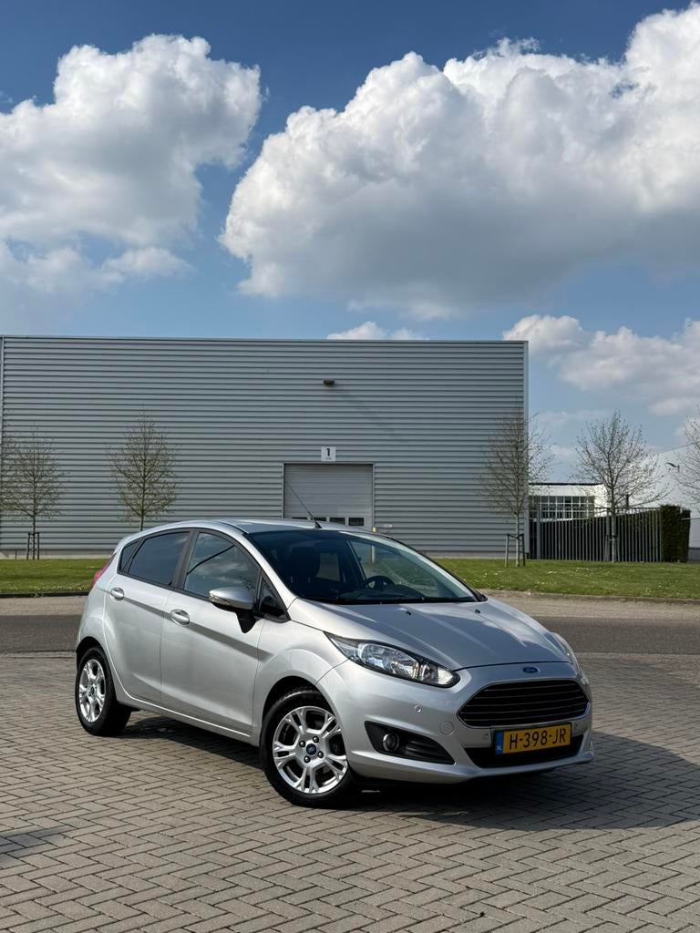 Ford Fiësta 1.0 Ecoboost 100PK 5D 2015 Nieuwe distributie!, Voorwielaandrijving, Stof, 40 €/maand, 100 pk