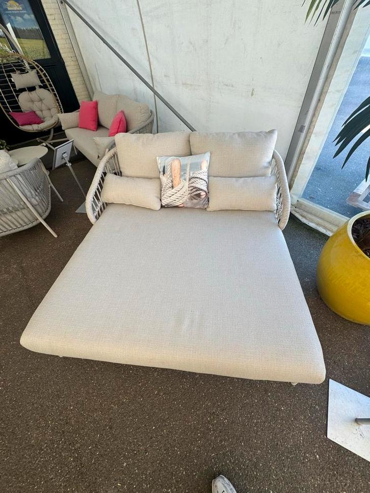 Luxe Suns loungebed - Perfect voor ontspanning, Tuin en Terras, Ligbedden, Zo goed als nieuw, Wicker, Ophalen of Verzenden