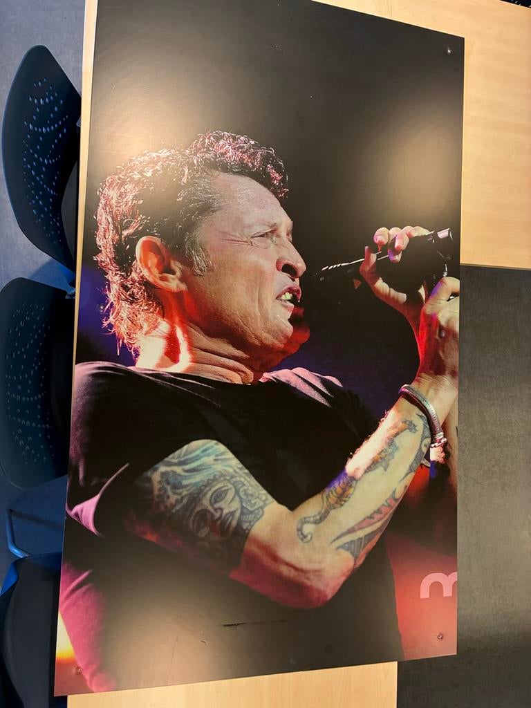 Grote poster van Barry op board, Deurposter of groter, Ophalen of Verzenden, Muziek, Rechthoekig Staand