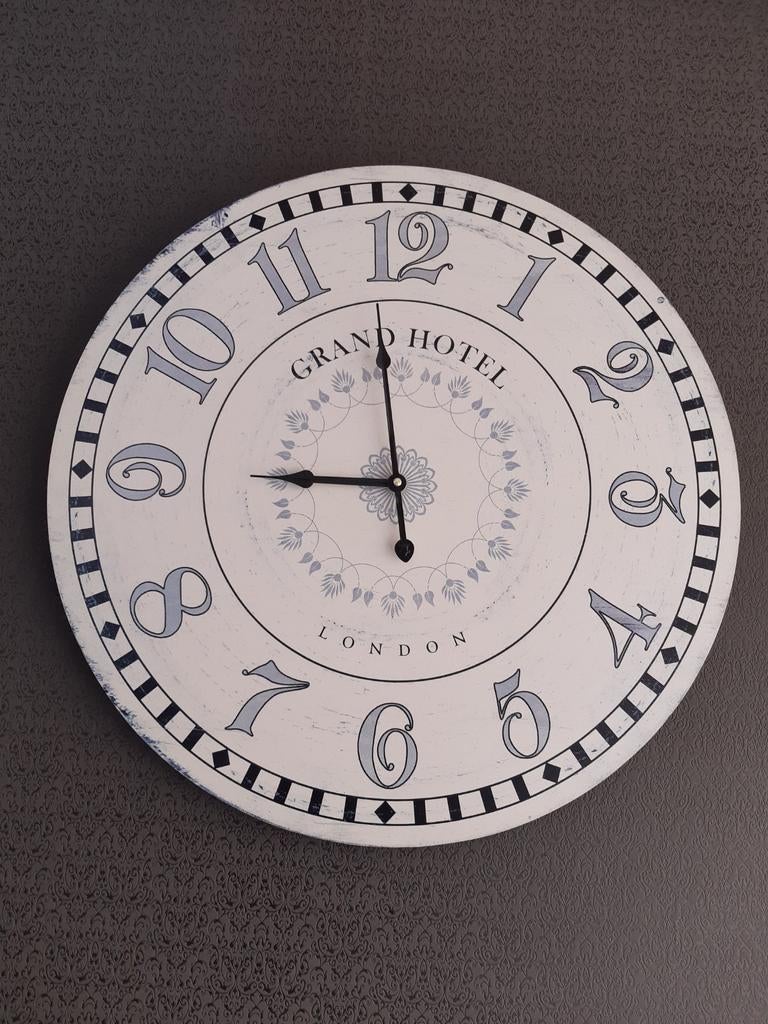 Landelijke witte klok, Ophalen, Zo goed als nieuw, Wandklok