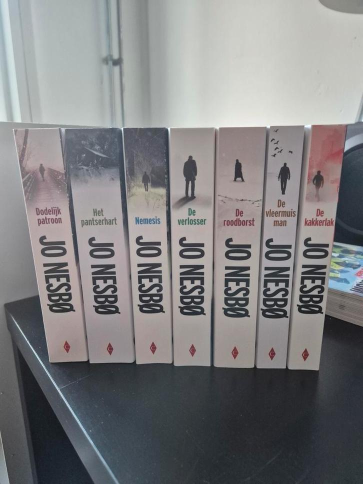 Jo Nesbo Harry Hole Serie - 7 boeken in goede staat, Boeken, Detectives, Zo goed als nieuw, Ophalen of Verzenden