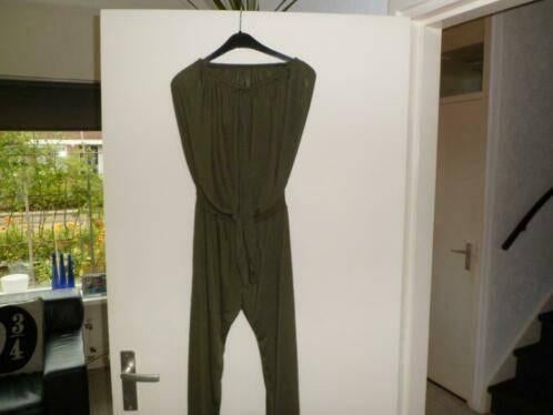 Jumpsuit, leger groen, maat S, Ophalen of Verzenden, Zo goed als nieuw, Maat 36 (S), Groen