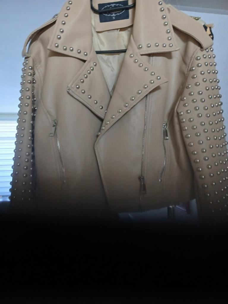 Stijlvol beigekleurig bikerjack met studs, Beige, Ophalen, Maat 38/40 (M), Onbekend