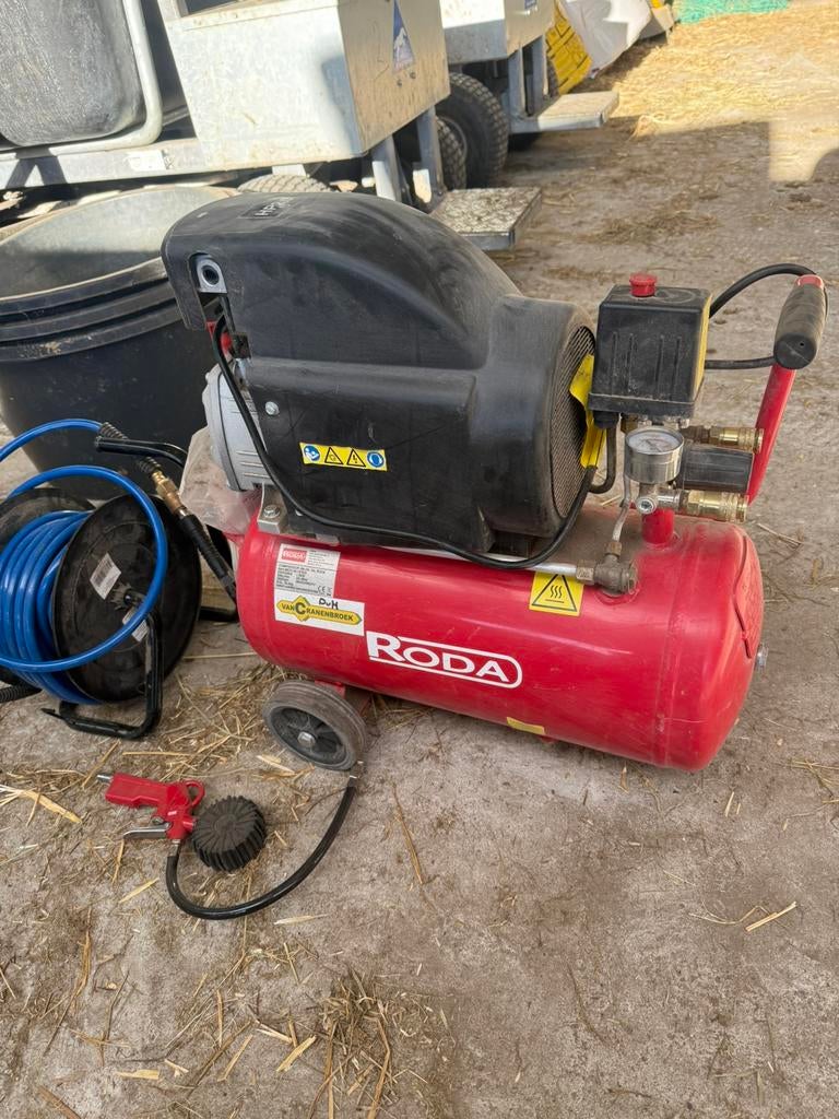 Compressor 2M-24L oil Roda, Doe-het-zelf en Verbouw, 100 liter of meer, Ophalen, Zo goed als nieuw