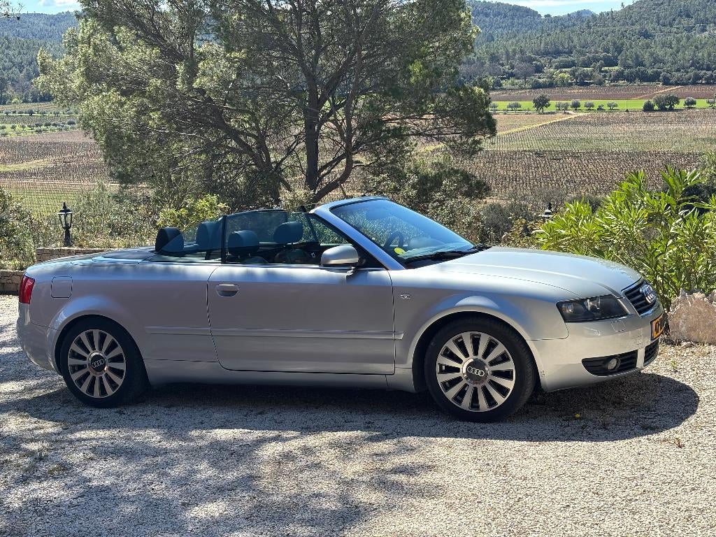 Audi A4 3.0 V6 162KW Cabrio AUT 2005 Grijs, Auto's, Zwart, Cabriolet, 4 stoelen, A4