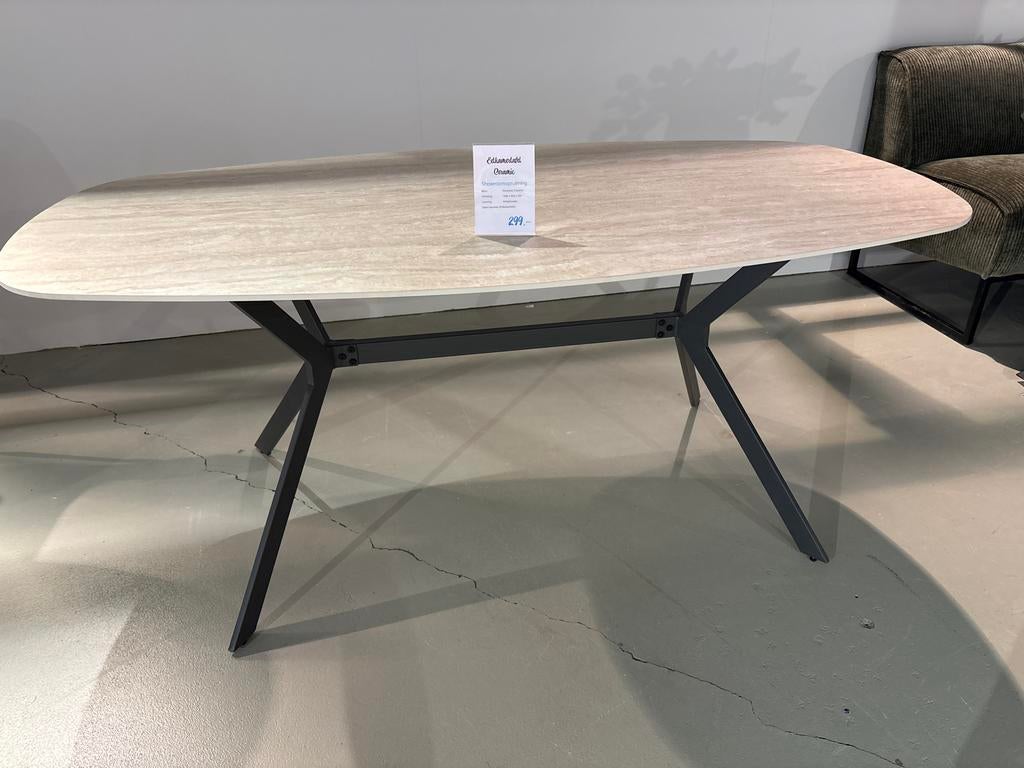 Eetkamertafel ceramic.    Haco, 100 tot 150 cm, Ophalen of Verzenden, Zo goed als nieuw, Vier personen