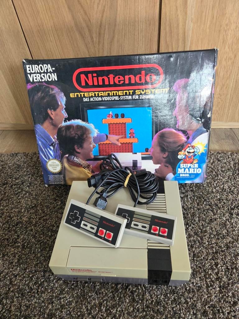 Nintendo NES met doos en twee controllers, Spelcomputers en Games, Spelcomputers | Nintendo NES, Ophalen of Verzenden, Gebruikt