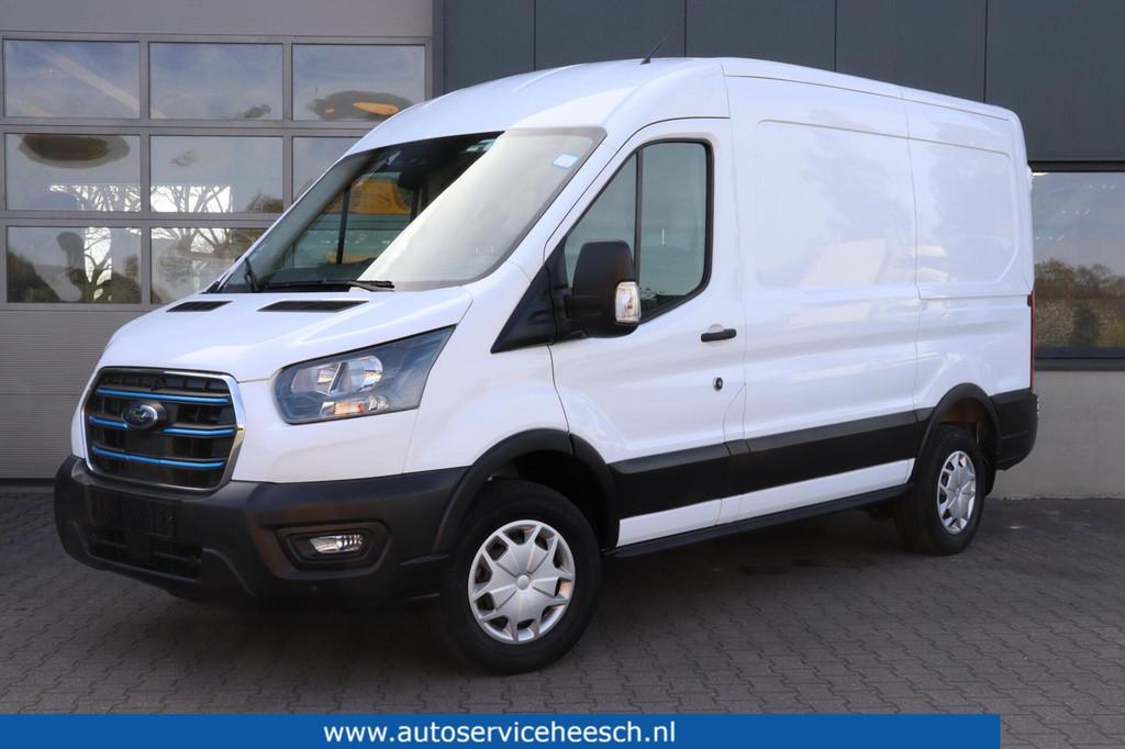 Ford E-Transit 390 L2H2 68 kWh l AIRCO l CAMERA l CARPLAY l, Automaat, Stof, Gebruikt, Wit