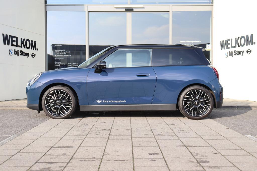 MINI Hatchback Cooper E / Favoured / Pakket L / 18" Night Fl, Met garantie (alle), 184 pk, Blauw, 25 min