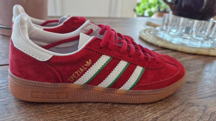 Adidas Handball Spezial  - Maat 37 1/3, Kleding | Dames, Schoenen, Zo goed als nieuw, Sneakers of Gympen, Rood, Ophalen of Verzenden
