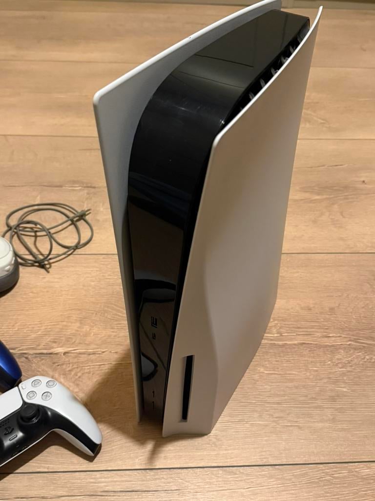 PS5 Disc met headset en twee controllers, Spelcomputers en Games, Spelcomputers | Sony PlayStation 5, Ophalen of Verzenden, Zo goed als nieuw