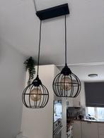 2 zwarte hanglampen, Huis en Inrichting, Lampen | Hanglampen, Ophalen of Verzenden, Gebruikt, Metaal, 50 tot 75 cm