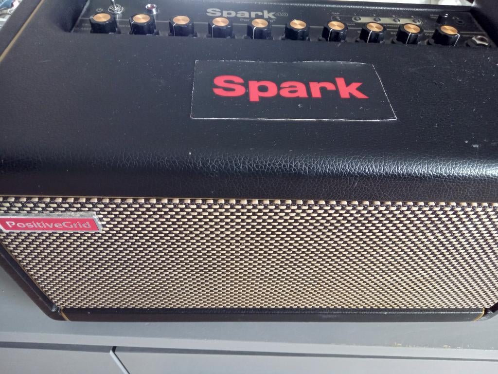 Positive Grid Spark 40 plus cab 140W plus pedalen., Ophalen, Zo goed als nieuw, Minder dan 50 watt