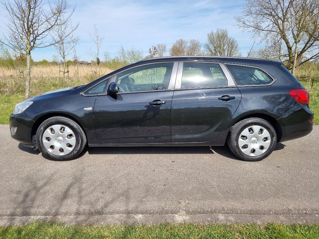 Opel Astra Sports Tourer 1.4 Turbo, nieuwe APK, lpg,trekhaak, Auto's, Voorwielaandrijving, Euro 5, Stof, Zwart