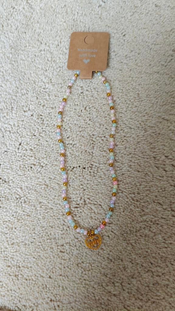 Nieuwe handgemaakte kralen ketting met 'love' hanger, Overige materialen, Verstelbaar, Overige kleuren, Nieuw