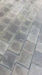 Gezocht: Gratis stoeptegels (30x30), grijs, glad., Ophalen, Beton, Terrastegels