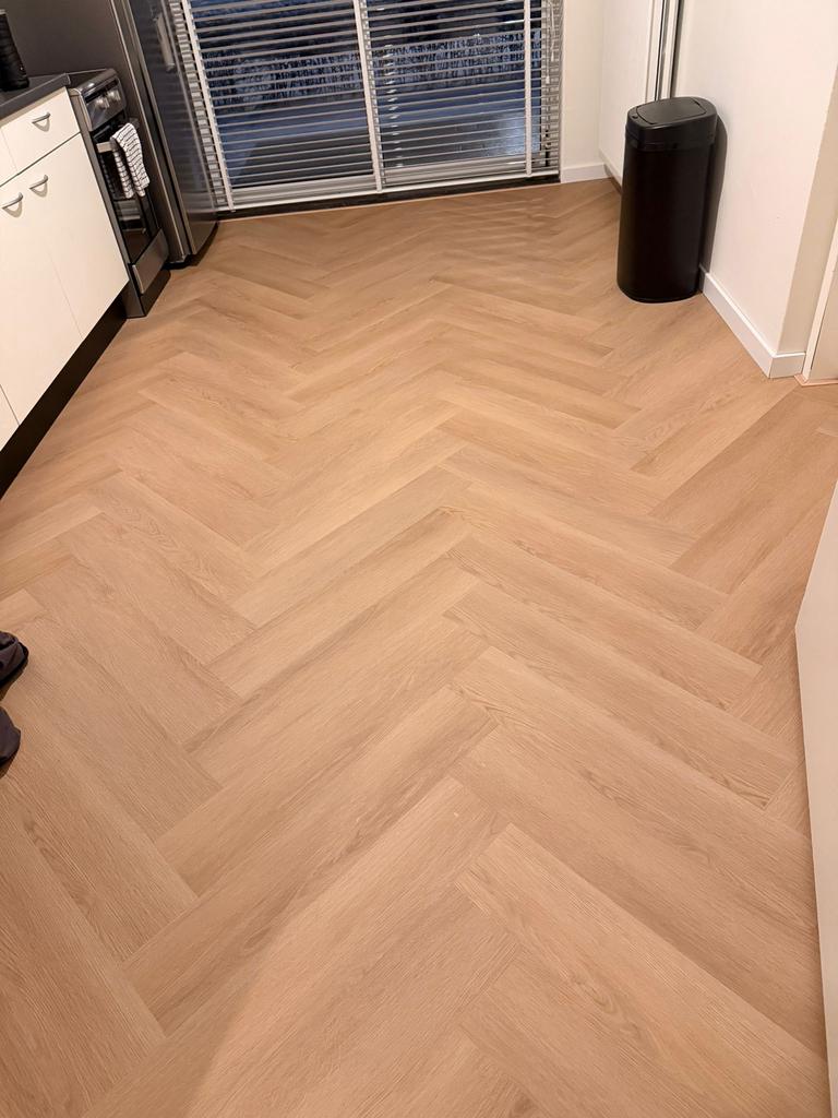 Zo goed als nieuwe PVC klik vloer (100m2) incl. plinten, Ophalen, Bruin, 75 m² of meer, Zo goed als nieuw